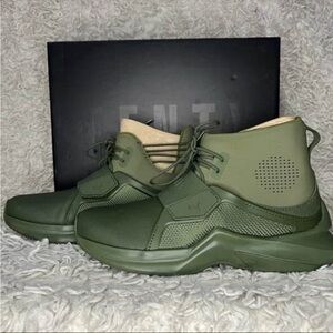 Puma Women's Green Athletic Shoes